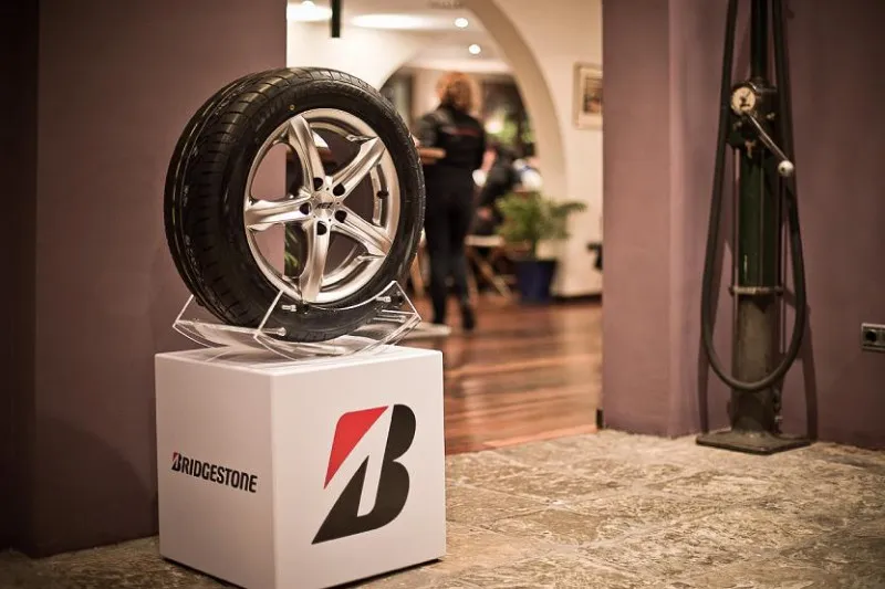 Potenza Adrenalin Re Los Zapatos Deportivos De Bridgestone