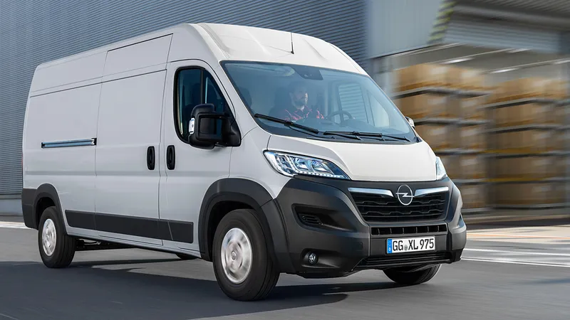 El nuevo Opel Movano 2022 y su versión 100 eléctrica ya tienen precio