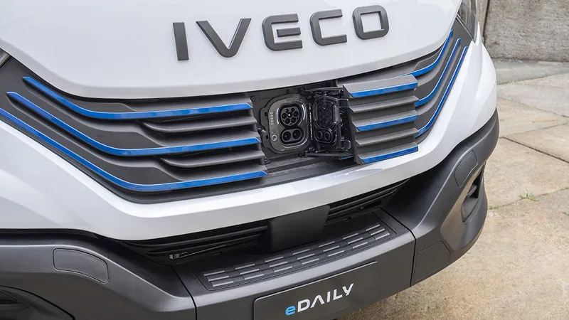 Iveco Presenta Su Nueva Furgoneta El Ctrica Edaily Con Km De Autonom A