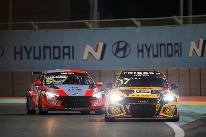 Nathanaël Berthon gana la carrera principal en el adiós del WTCR en Jeddah