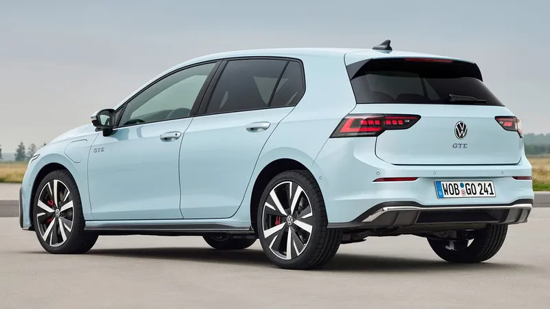 A por el CUPRA León el nuevo Volkswagen Golf GTE ya tiene precio en