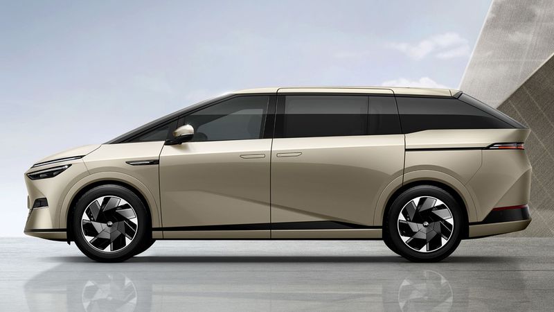 Xpeng se adelanta a Volvo con el nuevo X9 un monovolumen eléctrico con