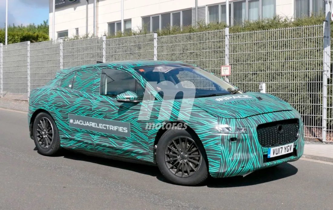 Jaguar I-Pace: las fotos espía más cercanas del crossover eléctrico en Nürburgring