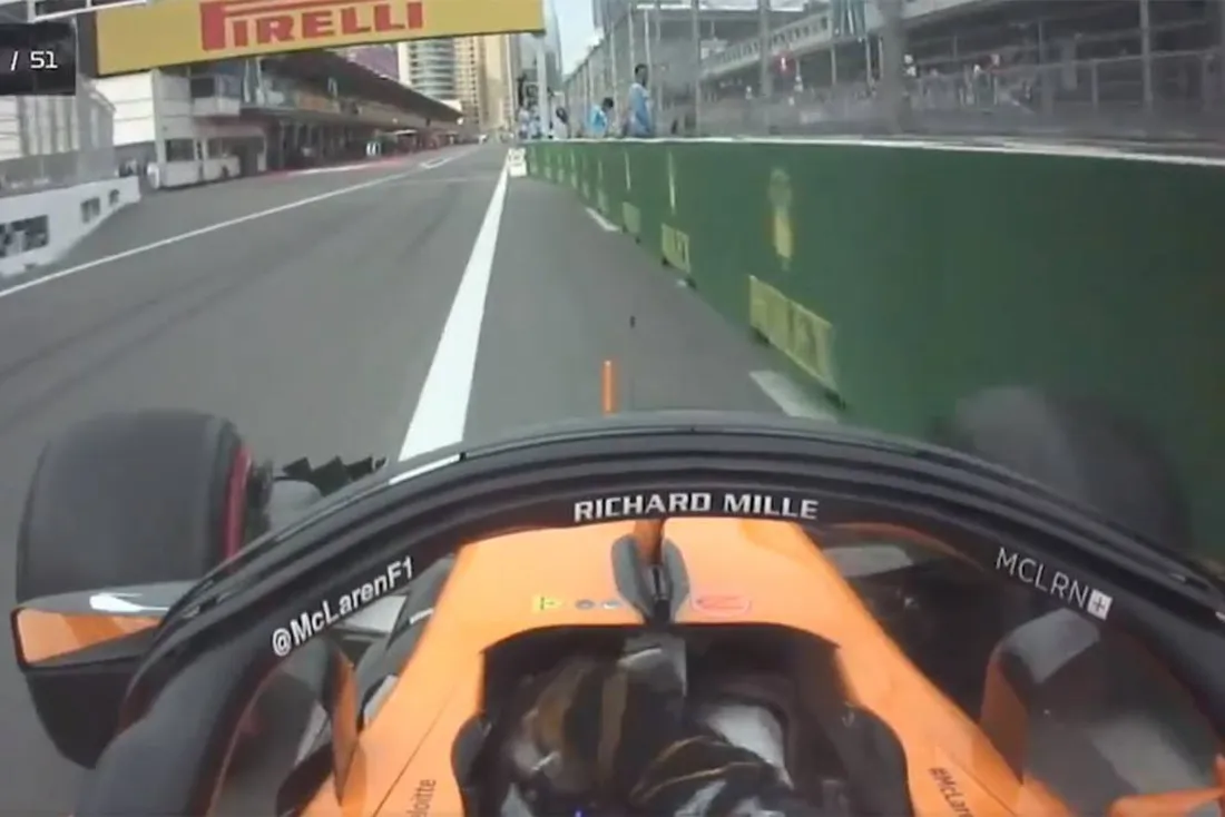 Vídeo: así metió Alonso su coche a boxes tras su incidente en Azerbaiyán