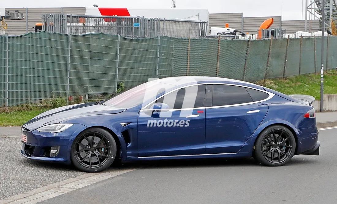 Tesla regresa a Nürburgring para arrebatarle el récord al Porsche Taycan