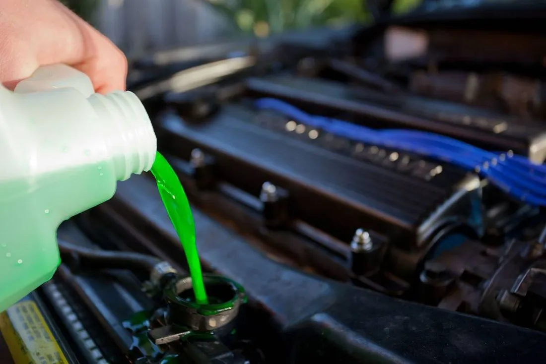 Cómo cambiar el líquido anticongelante del coche