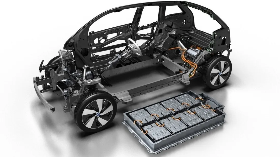 ¿Cuánto cuesta la batería de un coche eléctrico y qué influye en su precio?
