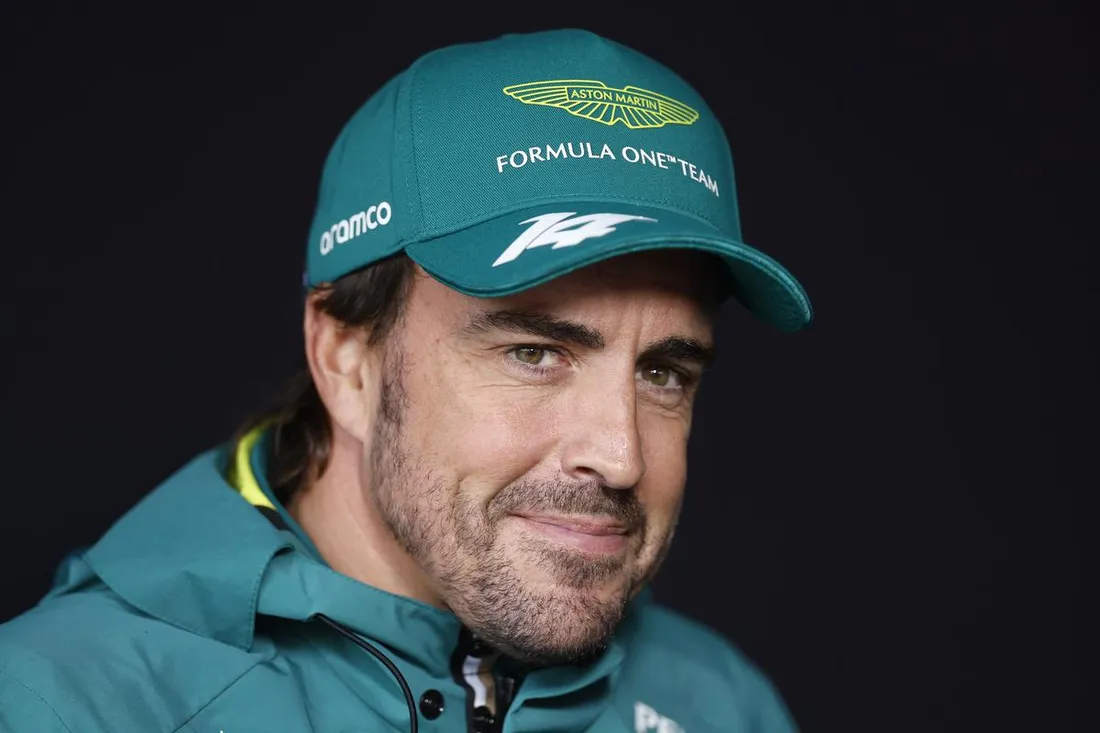 Fernando Alonso no se pone nervioso por la crisis de Aston Martin y ataja el amago de pánico con sensatez
