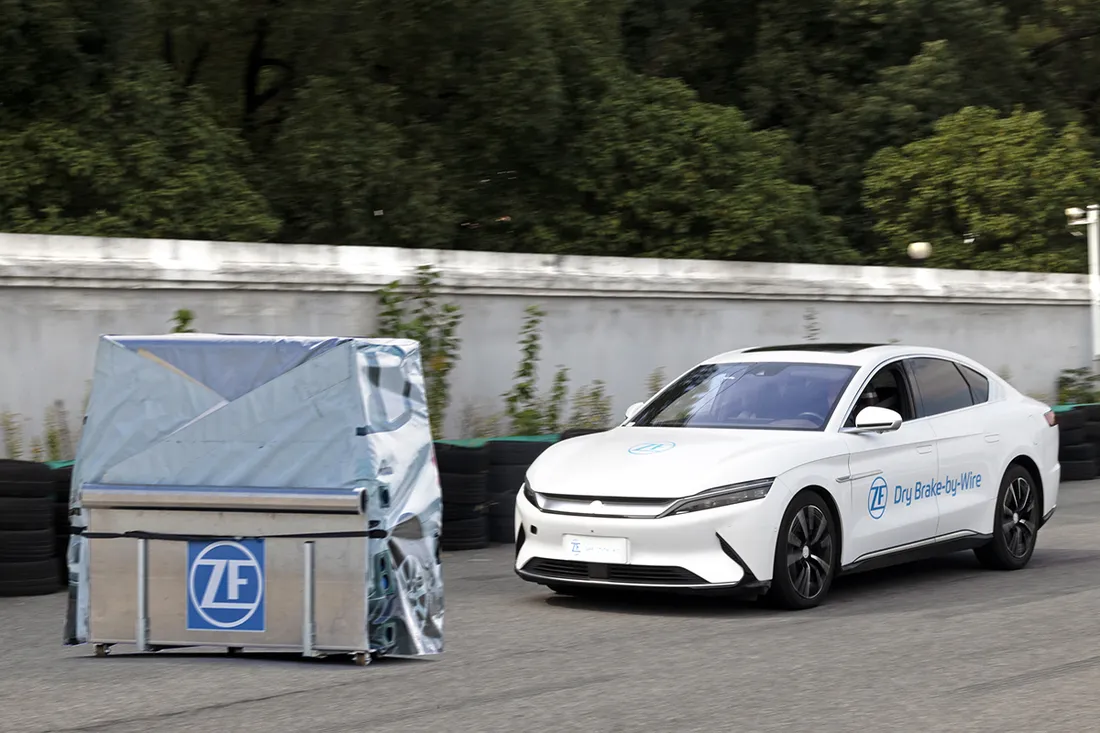 Los frenos de la Fórmula 1 están más cerca, el BYD Han prueba el nuevo sistema de ZF con grandes ventajas en los coches eléctricos