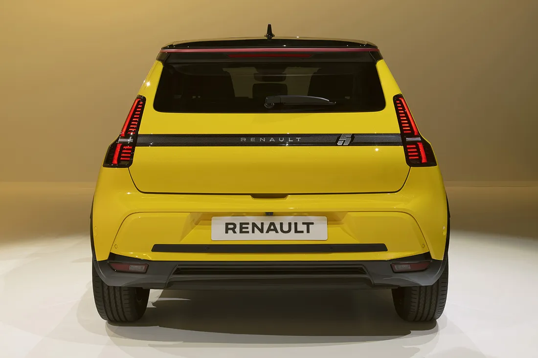 El esperado Renault 5 vuelve tras 40 años reconvertido en un eléctrico muy cautivador, con hasta 150 CV y 400 km de autonomía4