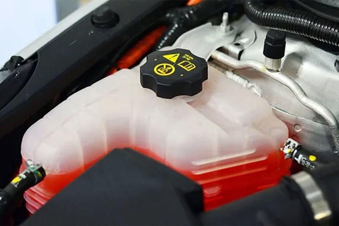 puedo-usar-agua-en-lugar-de-l-quido-refrigerante-en-el-motor-del-coche