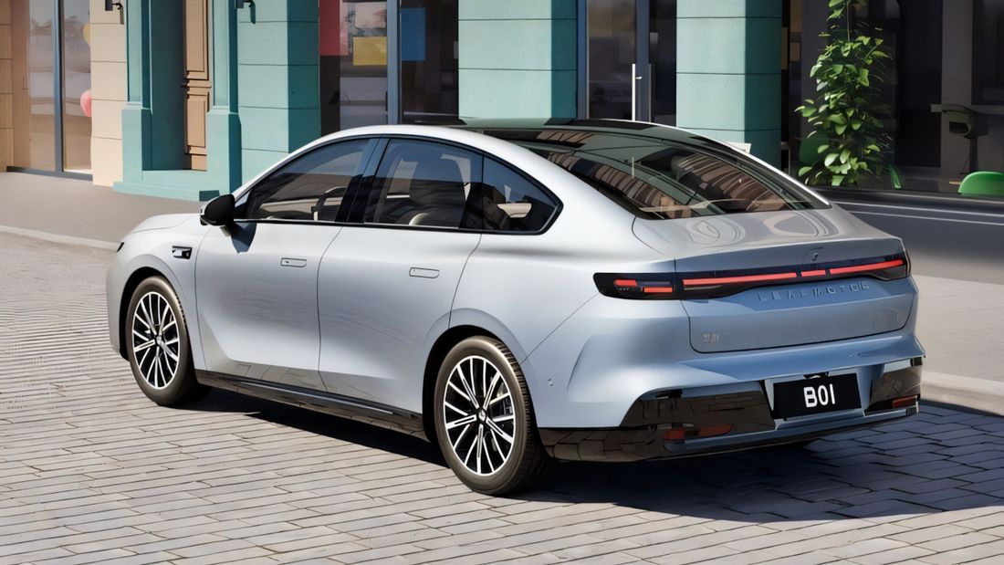 Leapmotor da el salto en Europa con el B05, un eléctrico que apunta ...