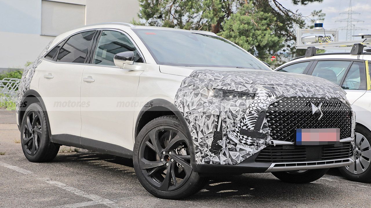 DS 7Crossback 2023 Unveiled in Spy Photos