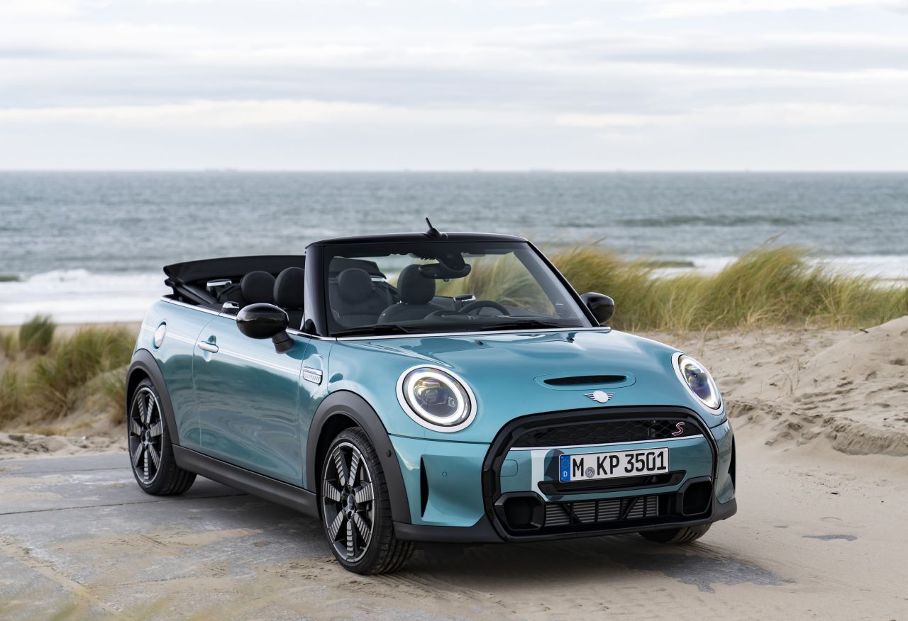 MINI Cabrio Seaside Edition is Offered with an Attractive Color