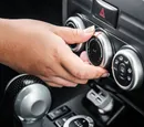 Por qué huele mal el aire acondicionado del coche y cómo eliminarlo