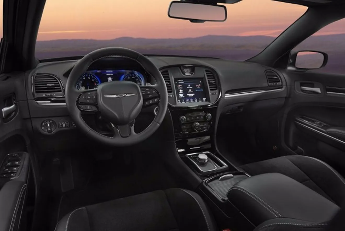 Chrysler 300S 2017 - interior