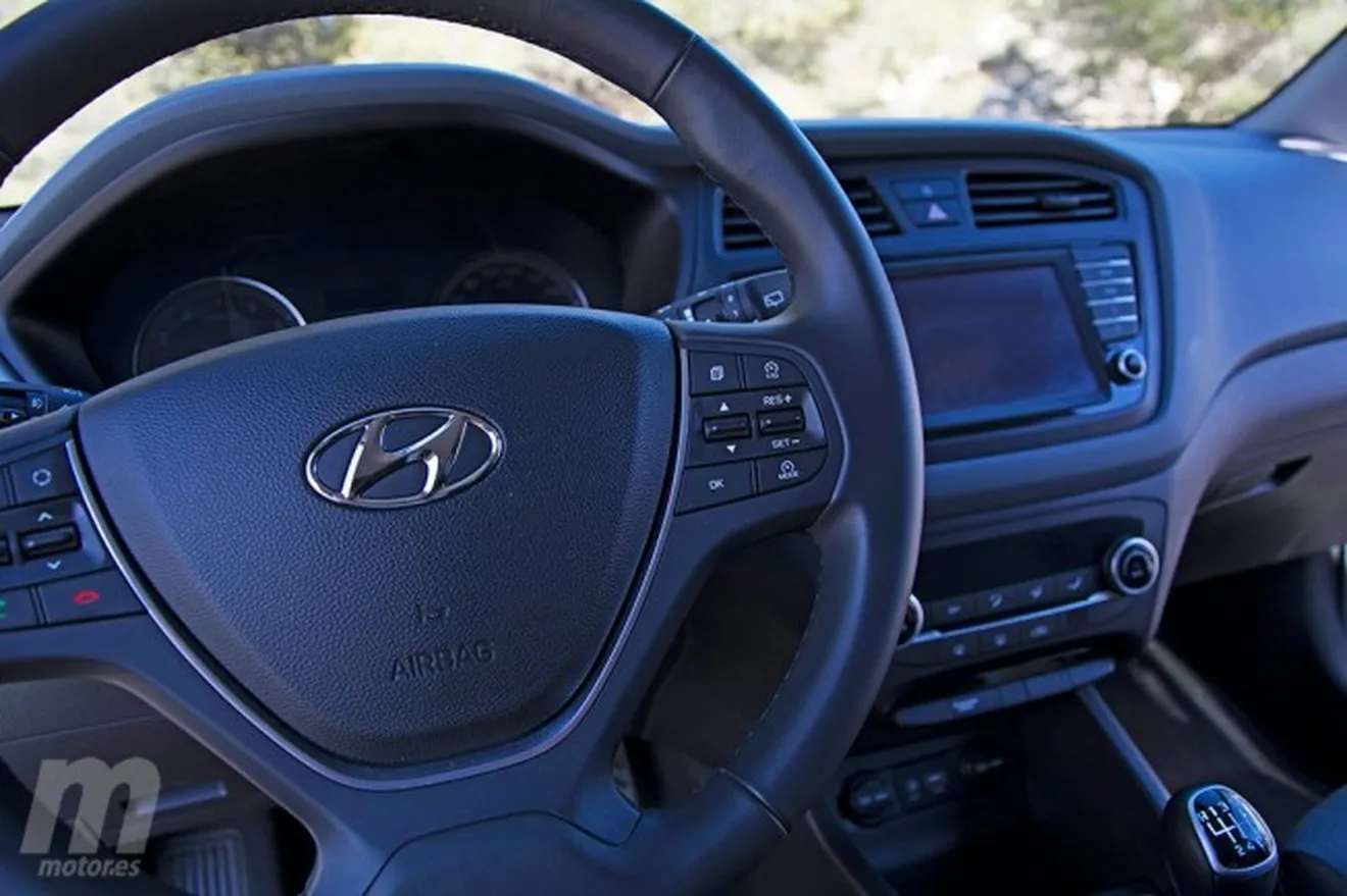 Hyundai i20 Active - interior
