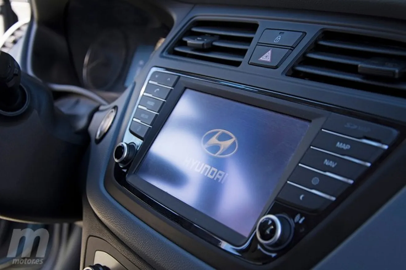 Hyundai i20 Active - interior