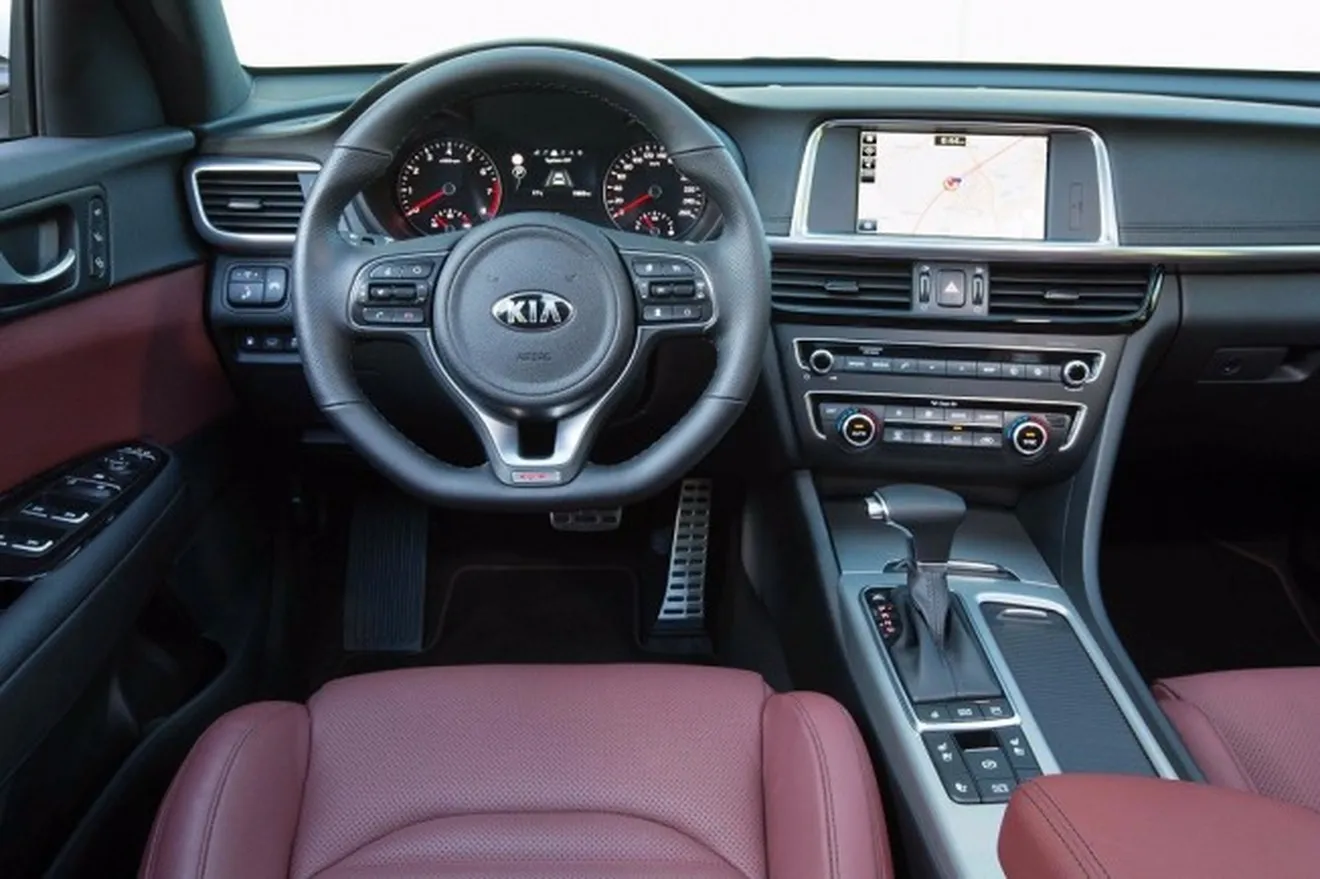 Kia Optima GT 2017 - interior
