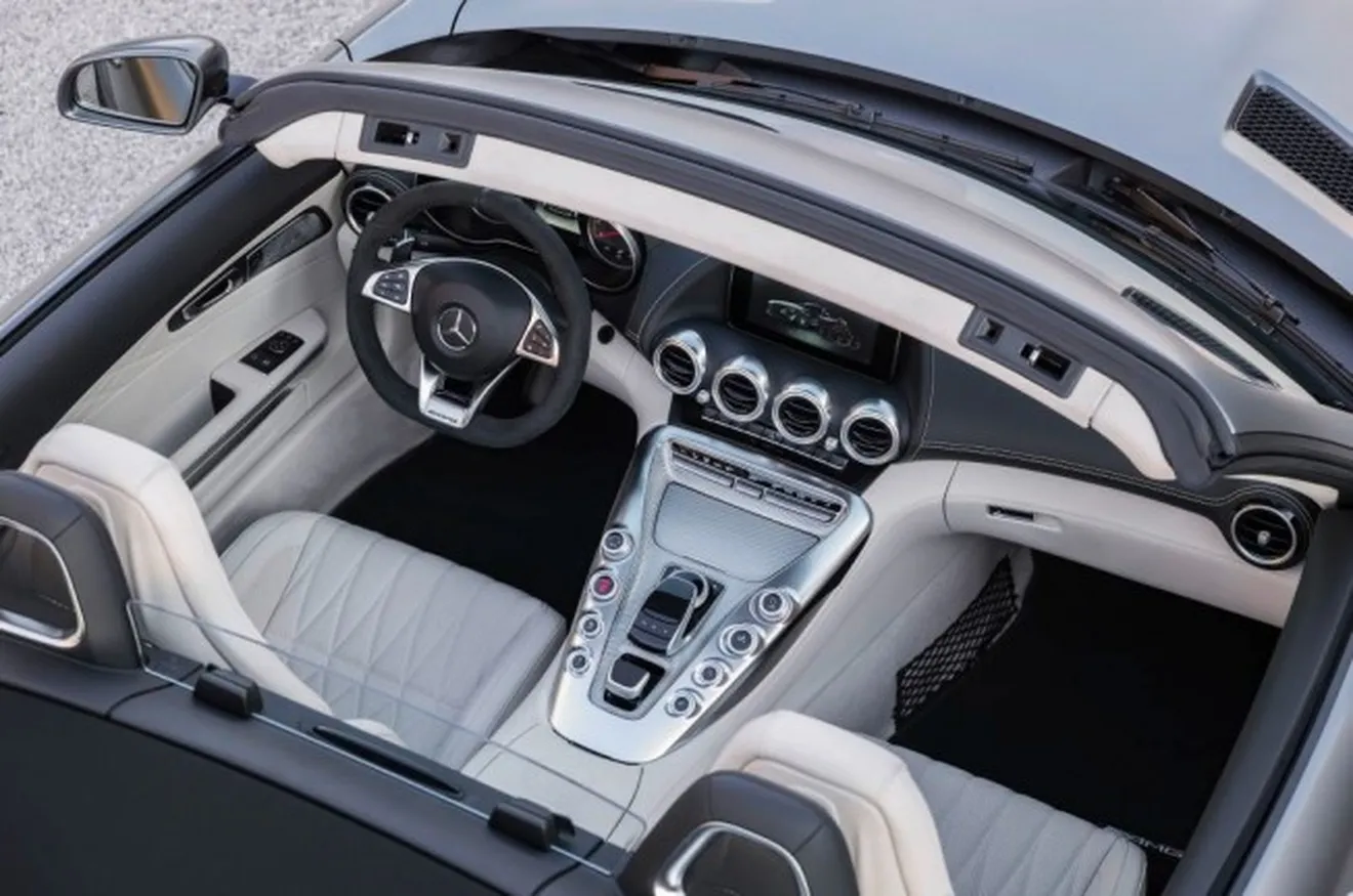 Mercedes-AMG GT C Roadster 2017 - interior