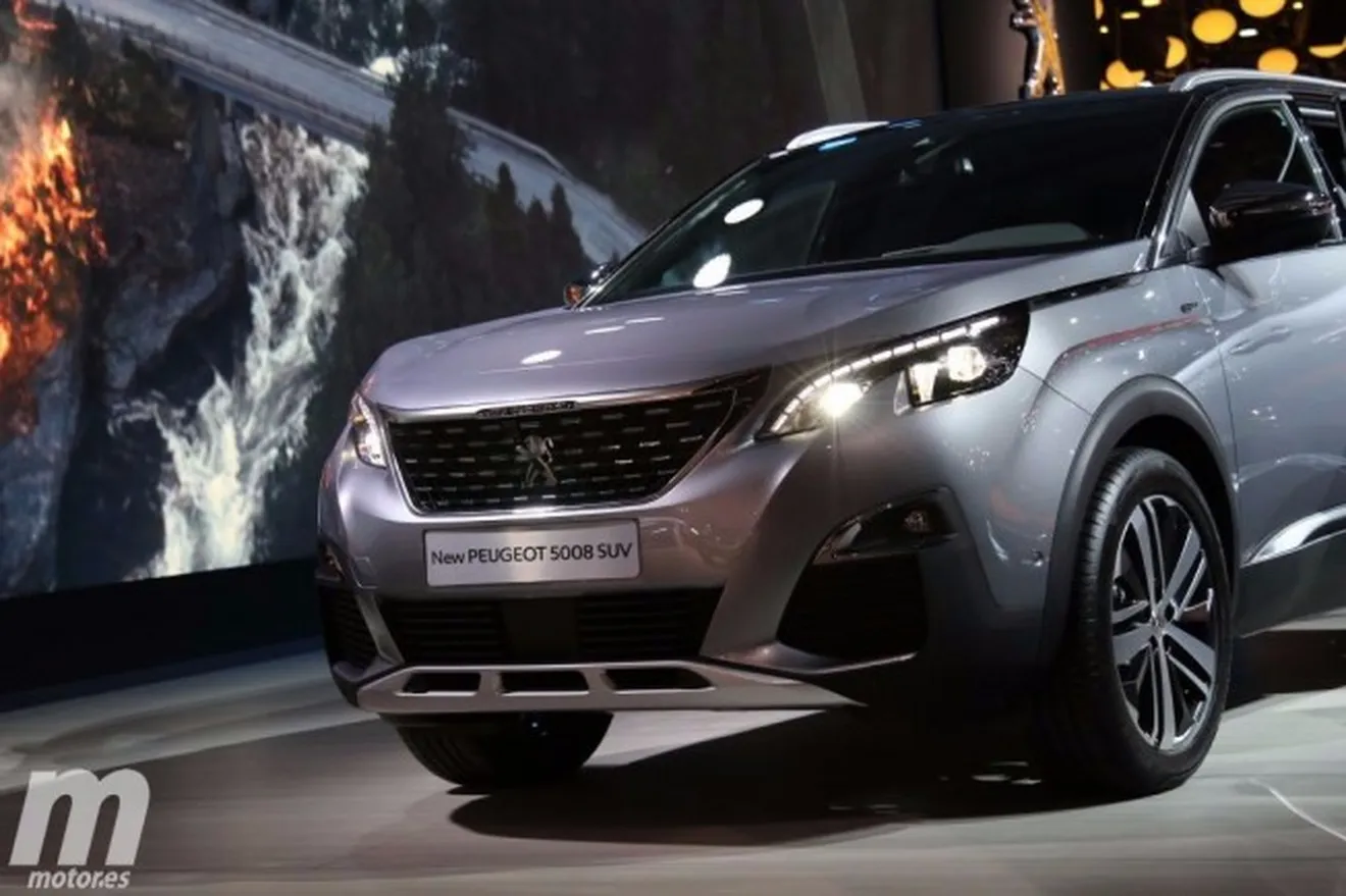 Peugeot 5008 2017 - frontal