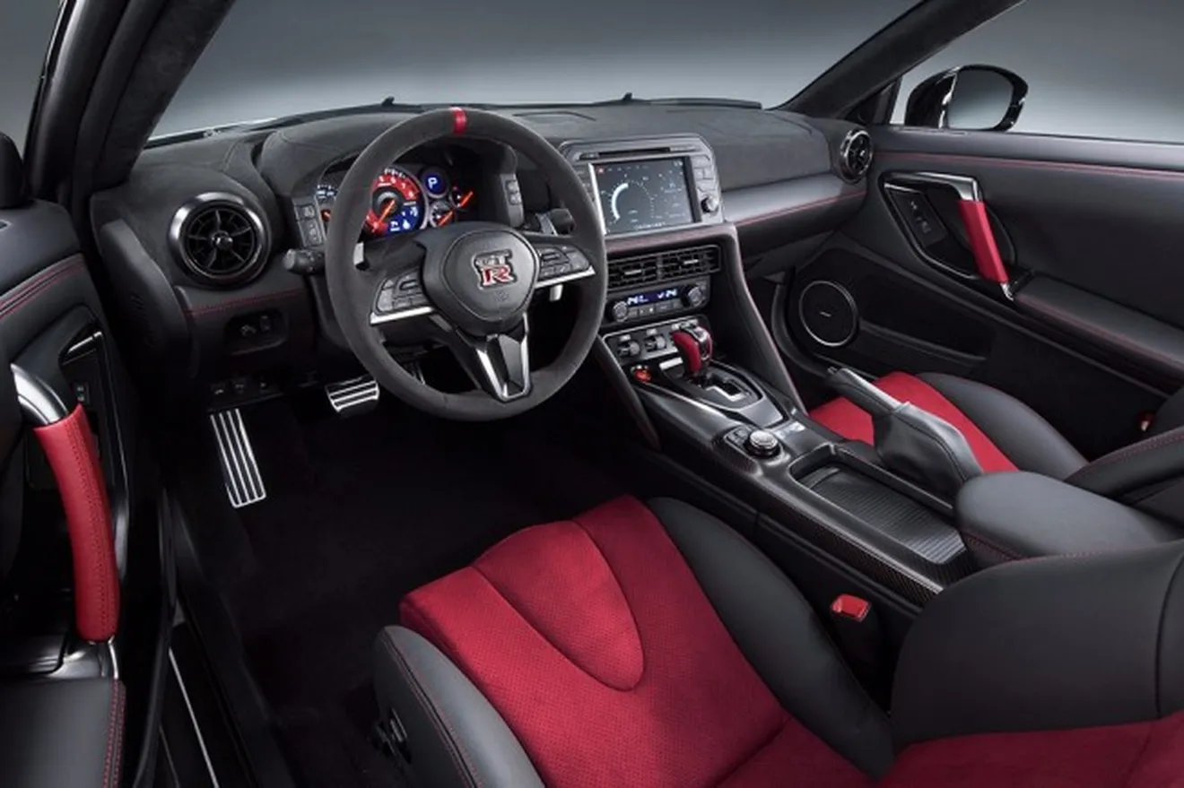 Nissan GT-R NISMO 2017 - interior