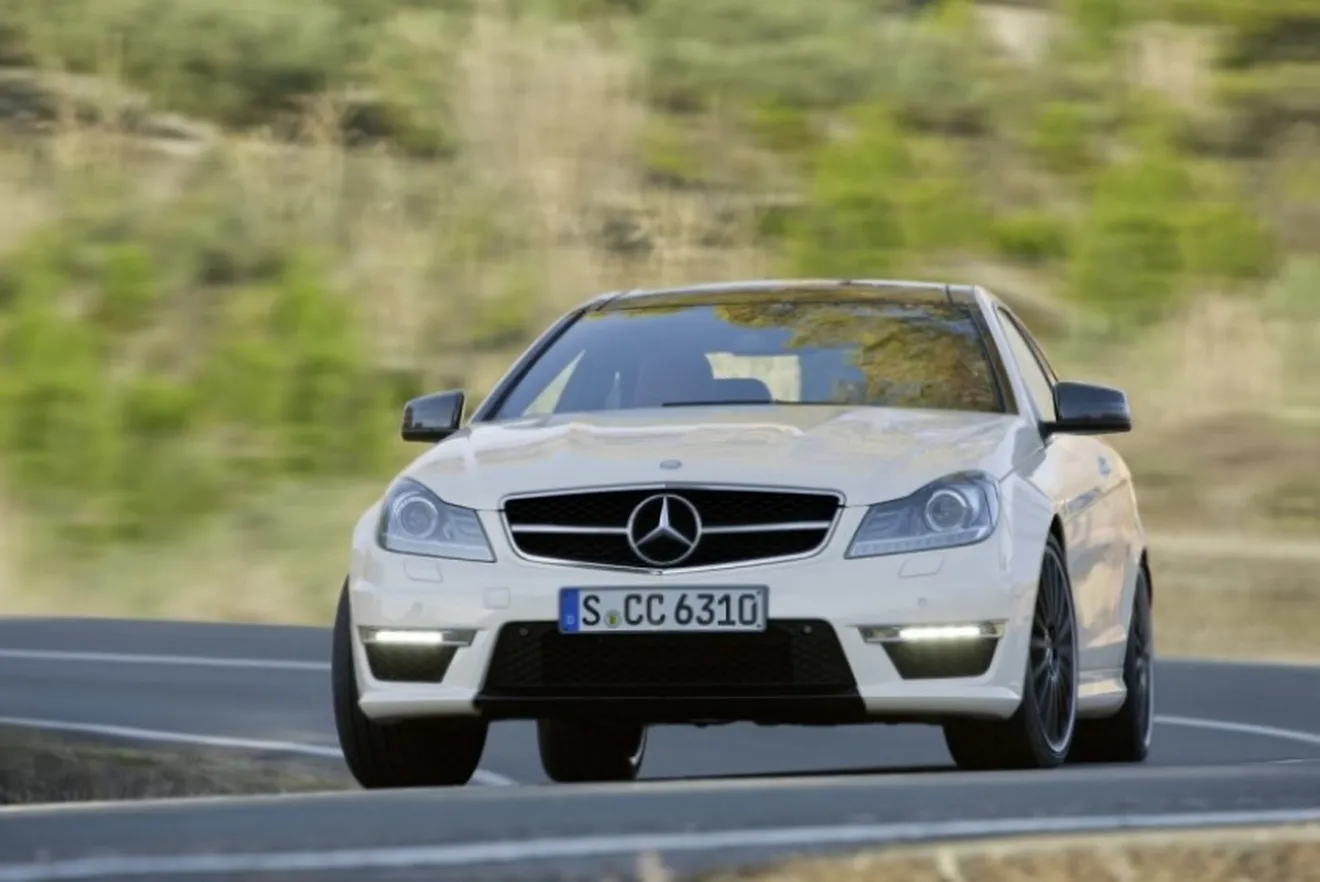 (Acualizado) Mercedes ha hecho oficial el  C63 AMG Coupé, con vídeo incluido