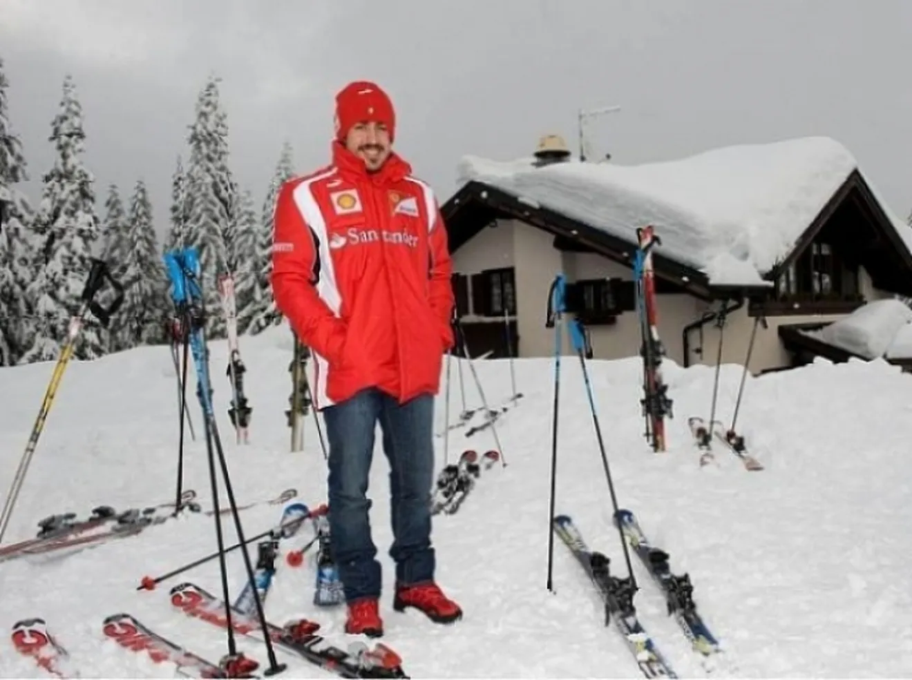 Alonso se pierde la jornada de esquí por culpa de una pequeña lesión muscular