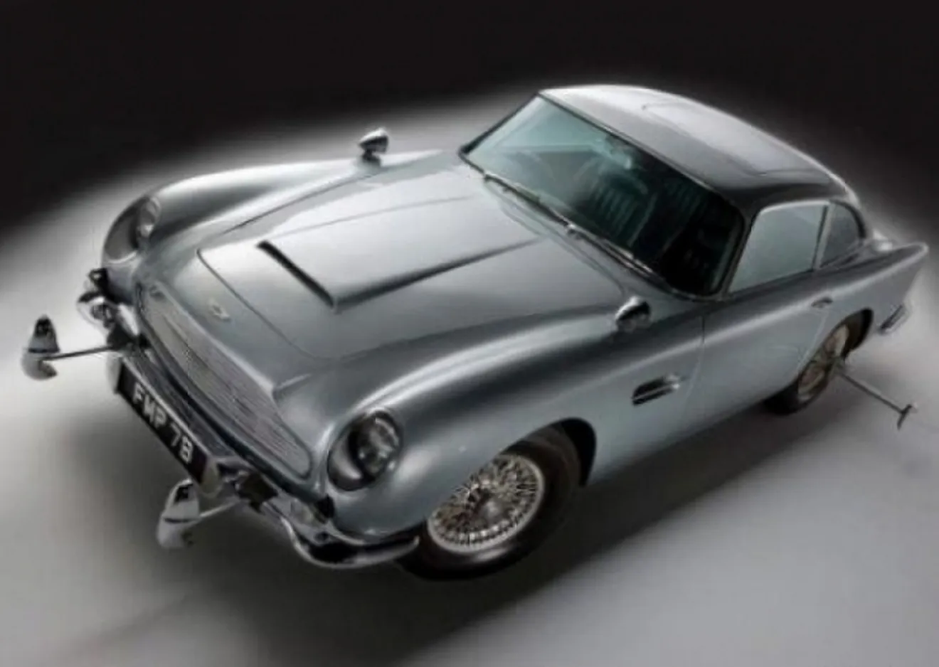 El Aston Martin de James Bond a subasta