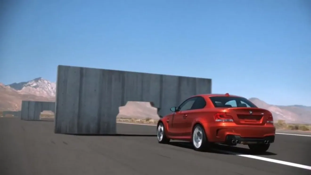 El BMW Serie 1 M Coupé se enfrenta a muros de hormigón