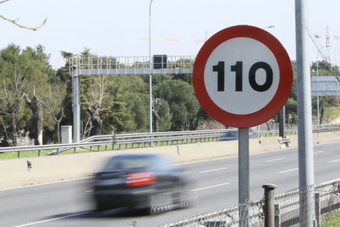 El límite de 110 km/h reduce las multas a casi la mitad