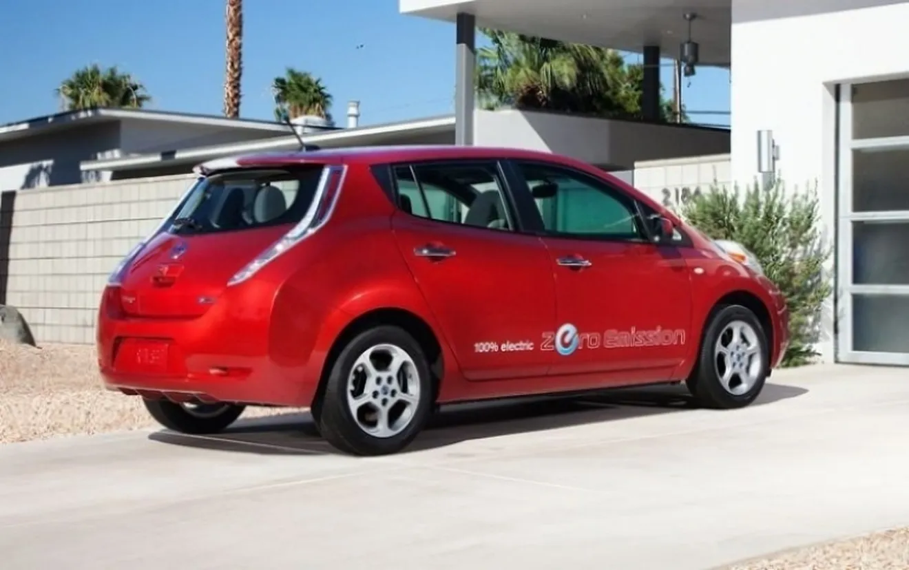 El rendimiento oficial del Nissan Leaf equivale a 2.37 litros a los 100