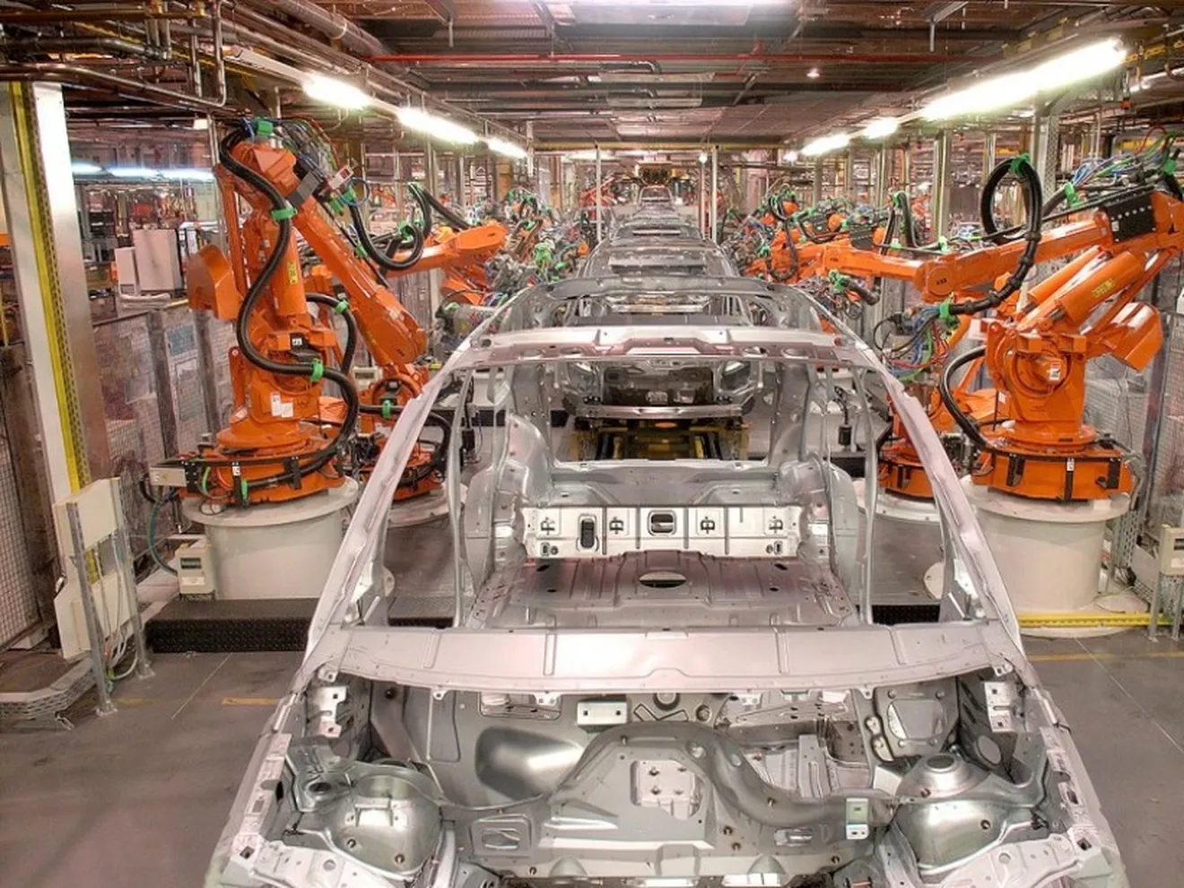 En 2010 se perdieron 2.894 empleos entre los fabricantes españoles de automóviles
