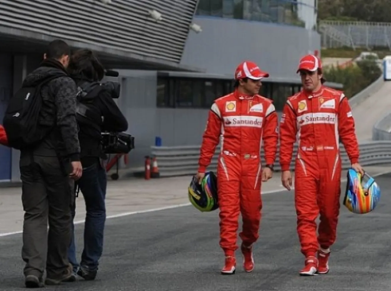 Ferrari se queda un día más en Jerez