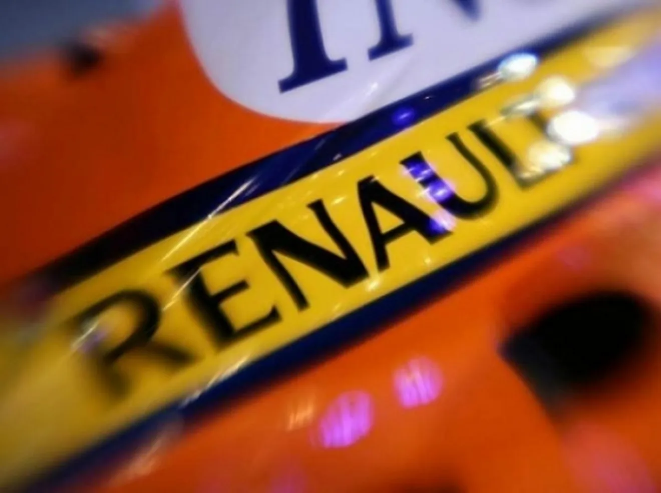 Flavio Briatore expulsado de por vida, Renault apercibida