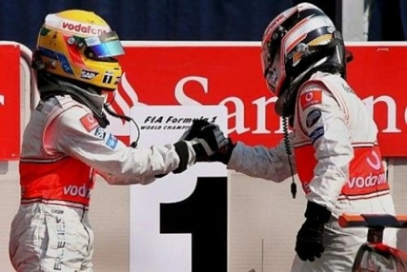 Hamilton admite sus errores de 2007 con Alonso