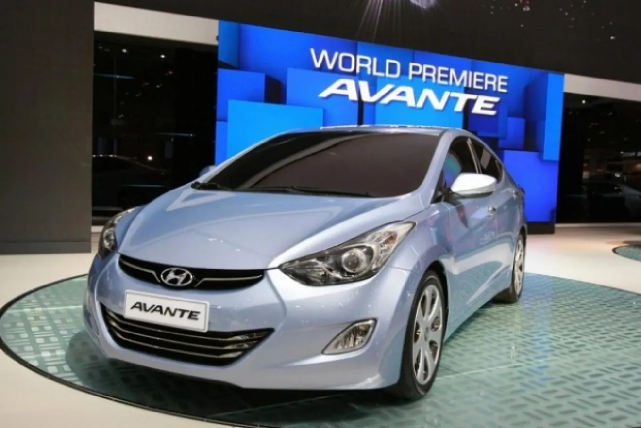 Hyundai Elantra 2011, primera imagen de su interior
