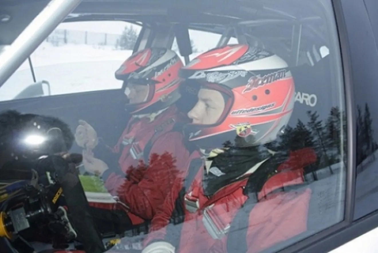 Los pilotos de WRC elogian el debut de Raikkonen en los Rallies