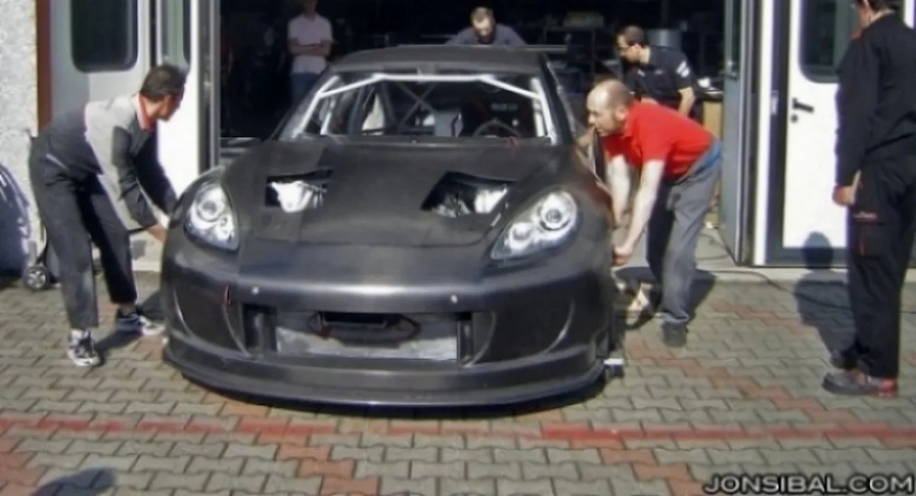 Porsche Panamera debuta y gana en competición