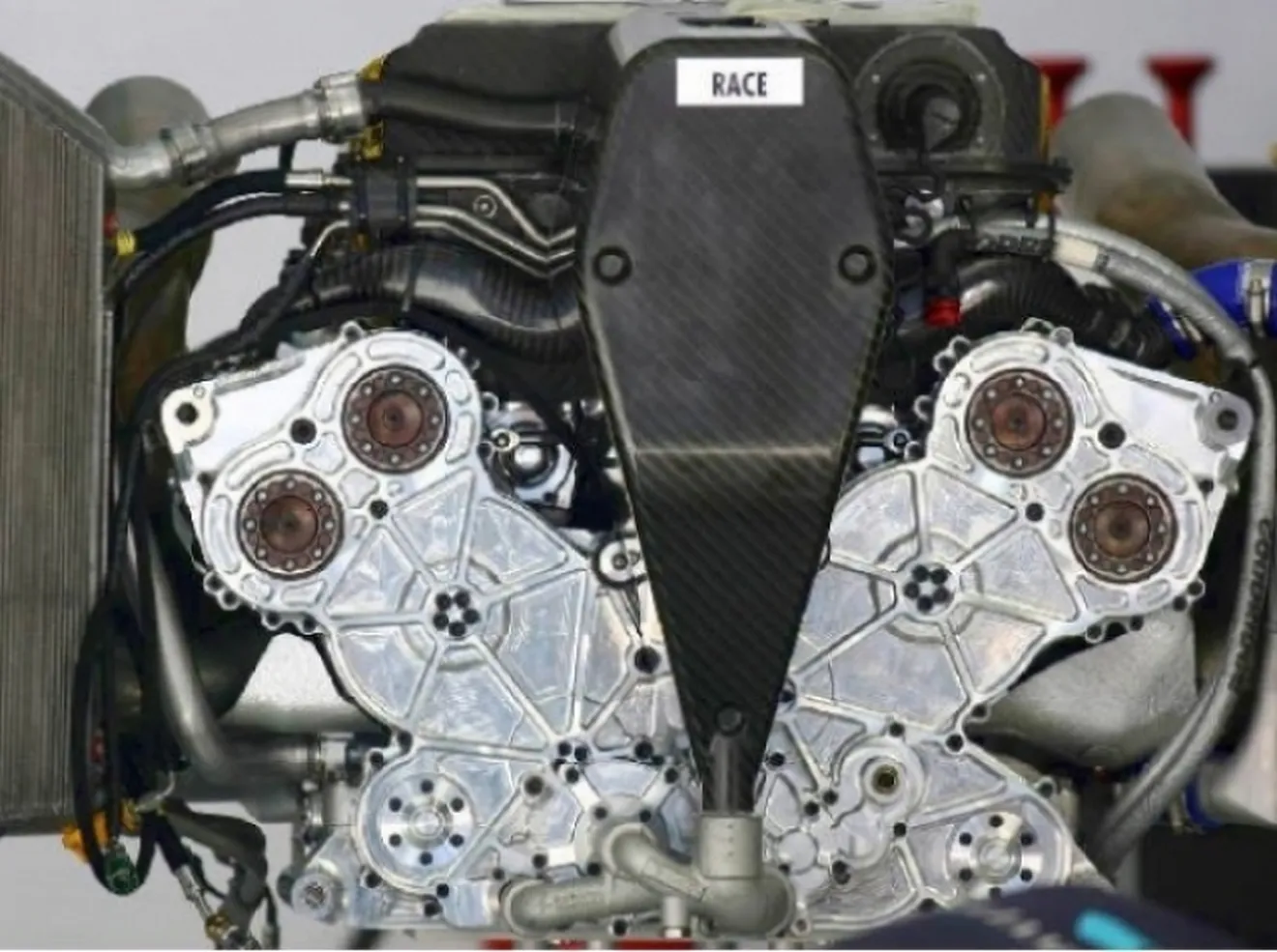 Red Bull presiona para decidir el motor del año que viene. Ya suena Cosworth