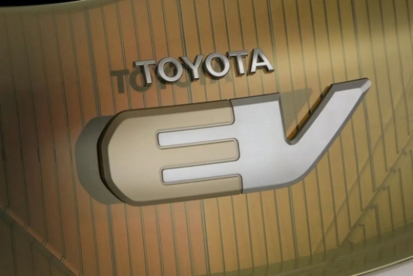 Toyota iQ eléctrico sale a la venta en 2010