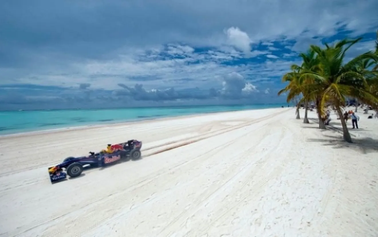 Un Red Bull corriendo por las playas del Caribe