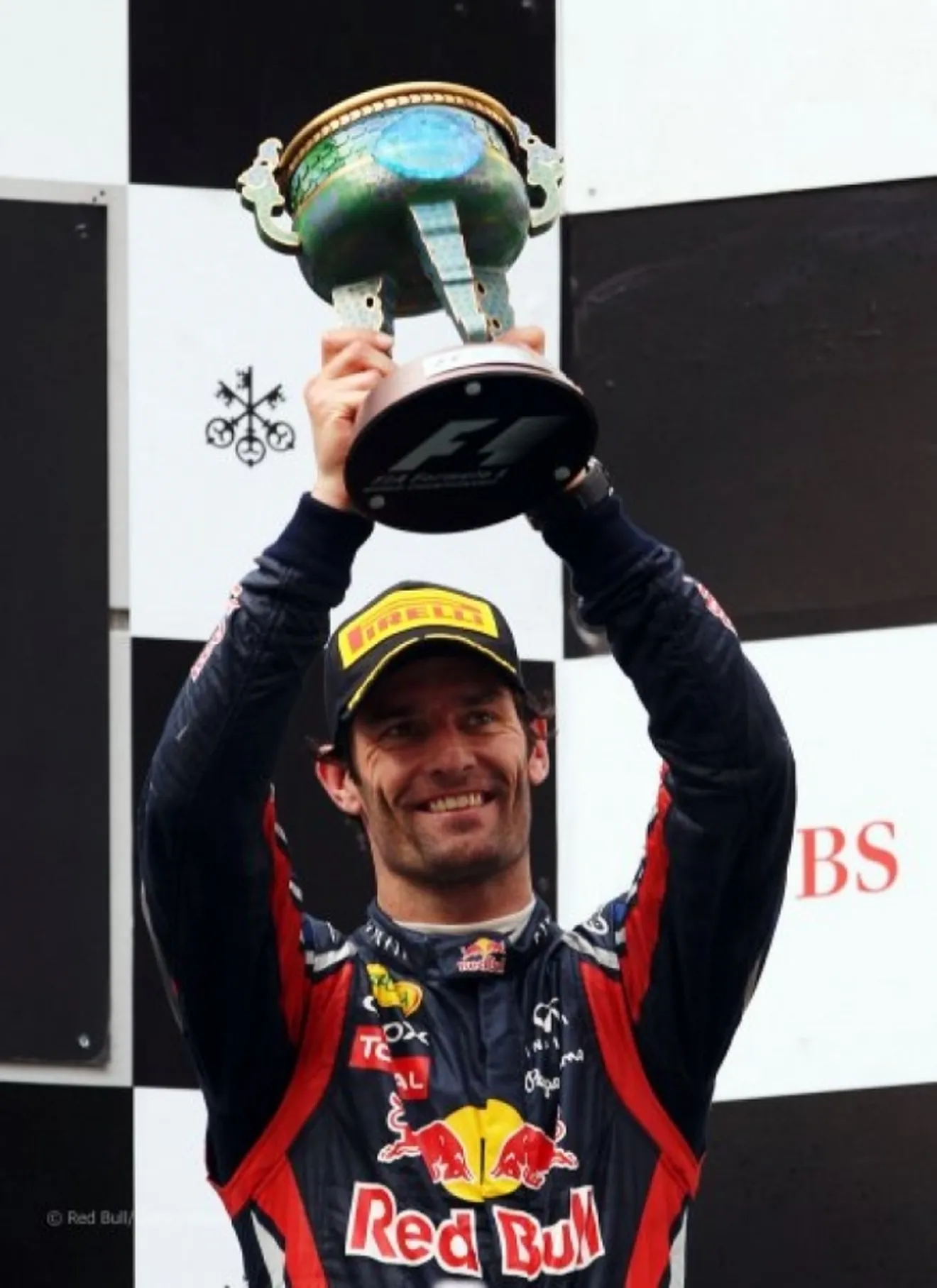 Webber dedica el podio a su equipo