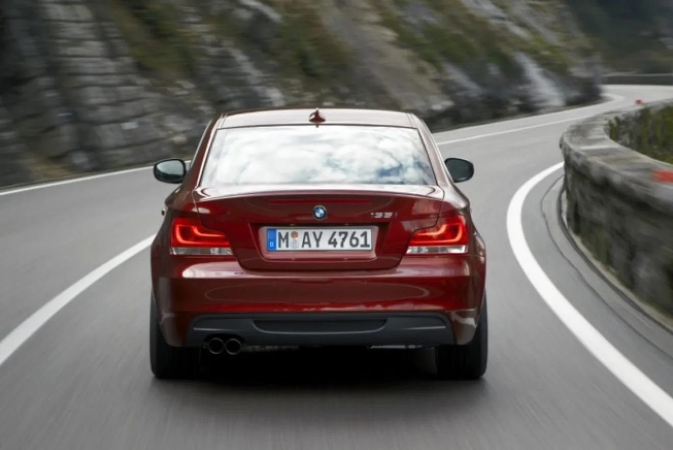 Ya a la venta en España la gama 2011 de los renovados BMW Serie 1 Coupé y Cabrio