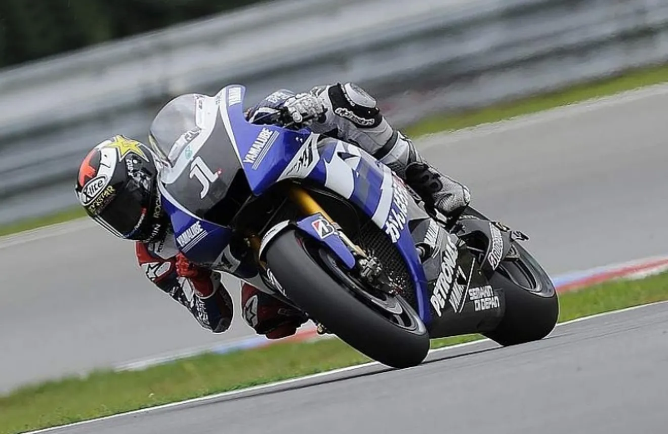Lorenzo, tests de Brno con la 1000: la moto tiene potencial