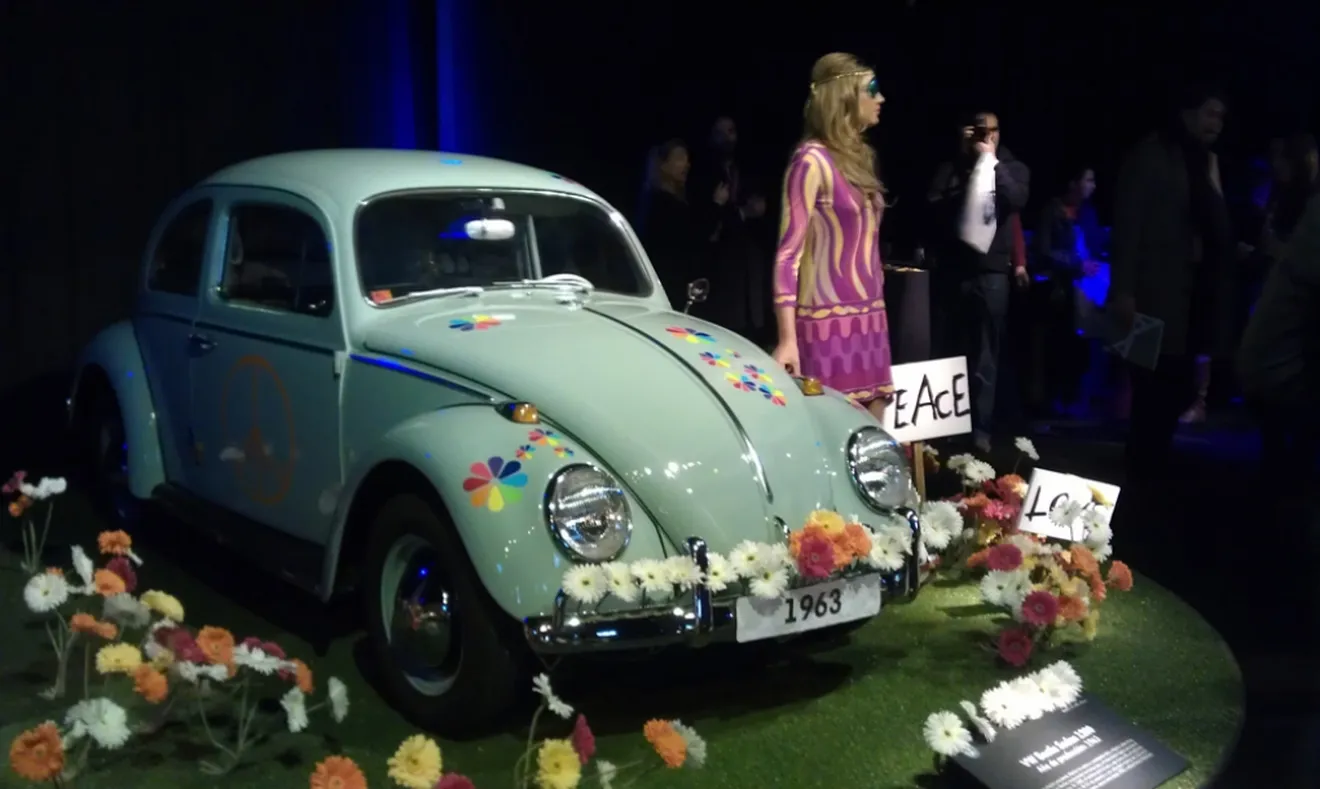 Volkswagen conmemora 66 años de 'Beetles' y reúne modelos históricos en Madrid