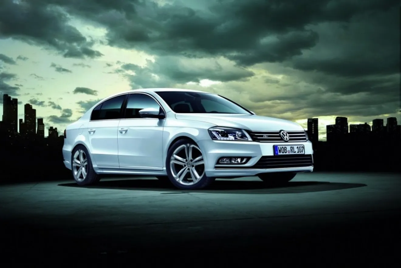 Europa: Volkswagen lanza el Passat R-Line, muy pintón