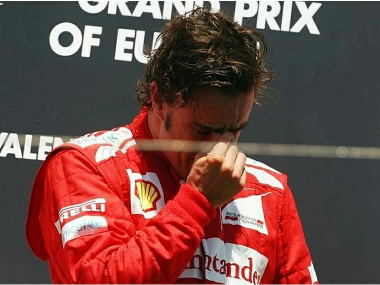 Fernando Alonso en Valencia: Emotiva victoria y todos le felicitan