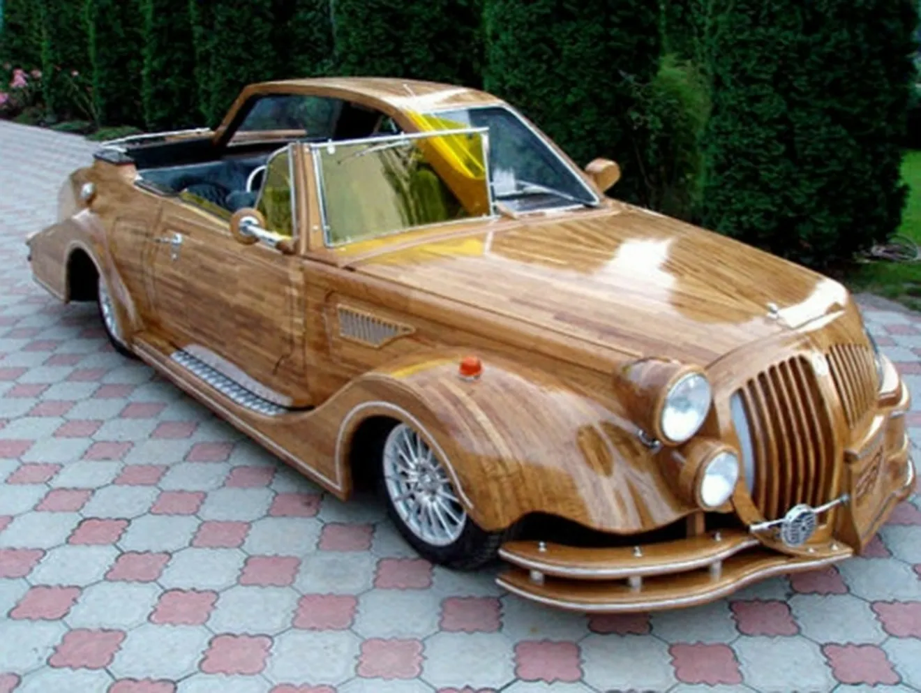 Rareza del día: Un coche de madera con dos diseños