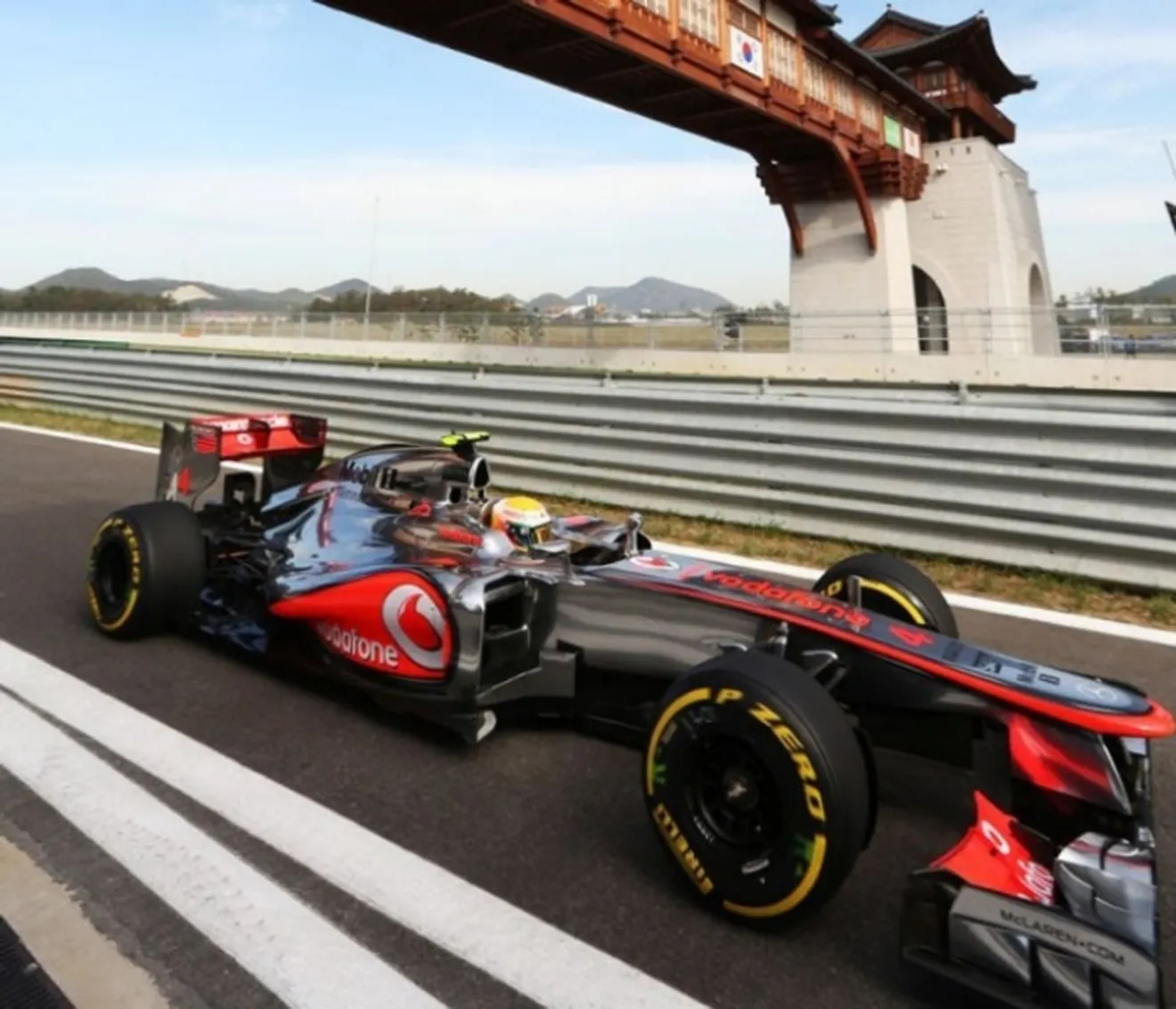 Hamilton logra el mejor tiempo, con Alonso segundo